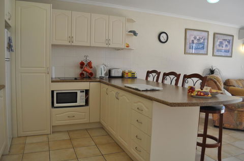 Burleigh Palms Holiday Apartments - Mackay Tourism 18