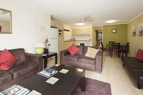 Burleigh Palms Holiday Apartments - Mackay Tourism 36