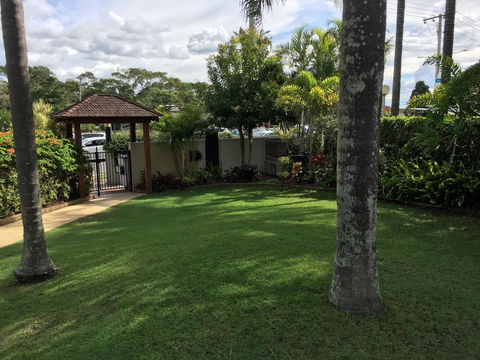 Burleigh Palms Holiday Apartments - Mackay Tourism 21