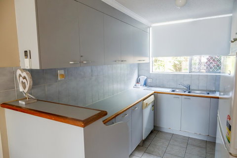 Crystal Beachfront Apartments - Mackay Tourism 14
