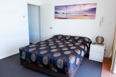 Crystal Beachfront Apartments - Mackay Tourism 30