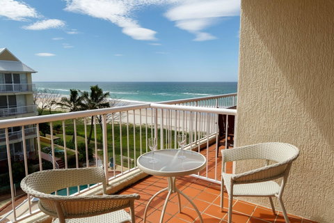 Crystal Beachfront Apartments - Mackay Tourism 3