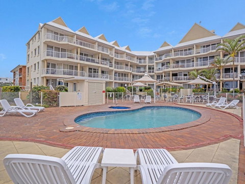 Crystal Beachfront Apartments - Mackay Tourism 34