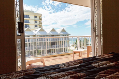 Crystal Beachfront Apartments - Mackay Tourism 44