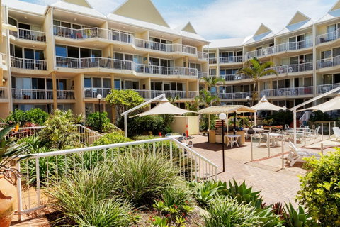 Crystal Beachfront Apartments - Mackay Tourism 12