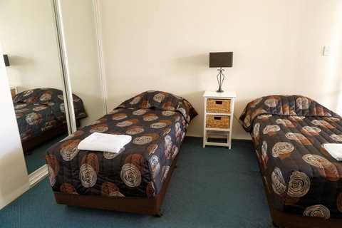 Crystal Beachfront Apartments - Mackay Tourism 22