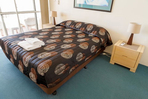 Crystal Beachfront Apartments - Mackay Tourism 21