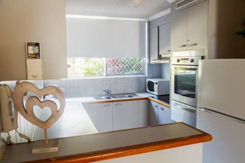 Crystal Beachfront Apartments - Mackay Tourism 8