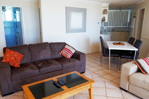 Crystal Beachfront Apartments - Mackay Tourism 32