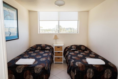 Crystal Beachfront Apartments - Mackay Tourism 26