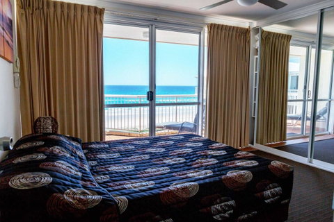 Crystal Beachfront Apartments - Mackay Tourism 41