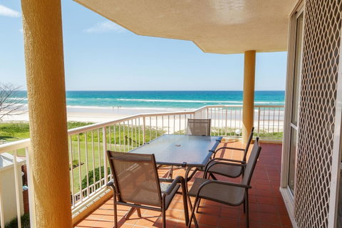Crystal Beachfront Apartments - Mackay Tourism 11