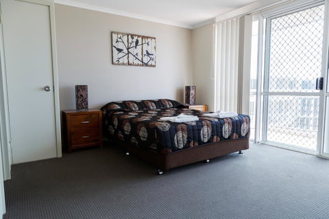 Crystal Beachfront Apartments - Mackay Tourism 9