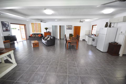 Island Adventure Holiday House - Mackay Tourism 4