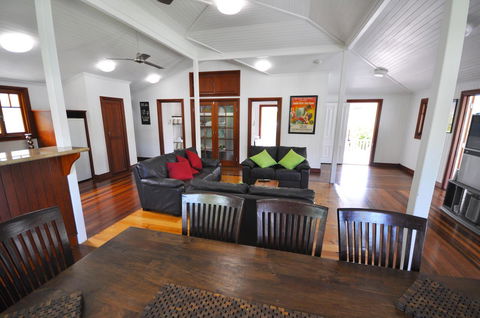 Island Adventure Holiday House - Mackay Tourism 3