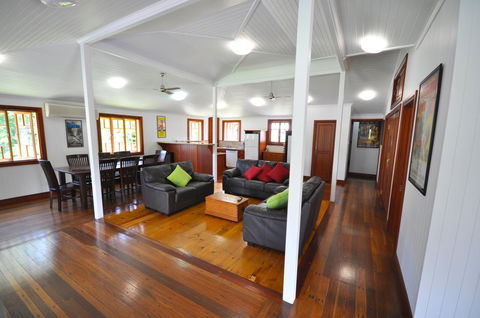 Island Adventure Holiday House - Mackay Tourism 5