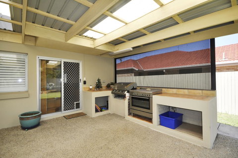 Ocean Wave - Mackay Tourism 0