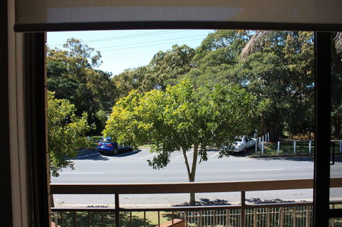 Close To Surf Beach, Surf Club, Hotel And Shops - Boyd St, Woorim - Mackay Tourism 1