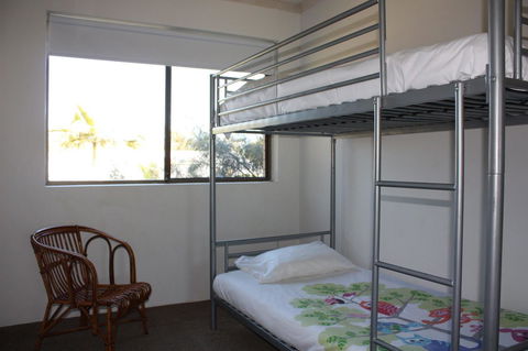 Close To Surf Beach, Surf Club, Hotel And Shops - Boyd St, Woorim - Mackay Tourism 2