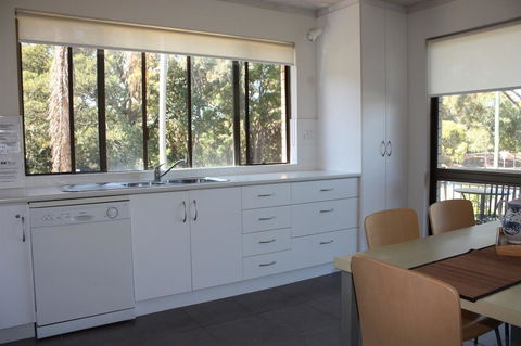 Close To Surf Beach, Surf Club, Hotel And Shops - Boyd St, Woorim - Mackay Tourism 4
