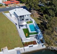 Stunning Canal Home Oh So Close To The Waterfront - Mackay Tourism