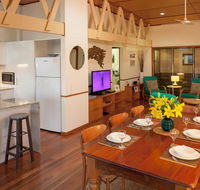 Claytons on Cylinder Beach Front - Mackay Tourism