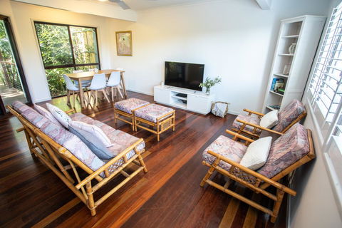 Point Break Beach House - Mackay Tourism 5