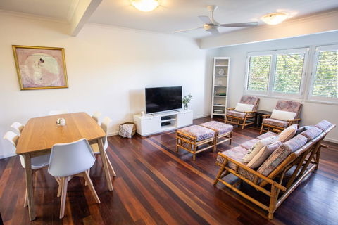 Point Break Beach House - Mackay Tourism 3