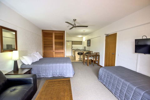 Anchorage On Straddie - Mackay Tourism 35