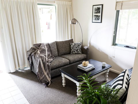 Pinetrees Lodge - Mackay Tourism 1