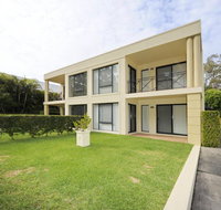 'Bagnall Views' 2/161 Government Rd - Stylish  modern duplex across the road to the waters edge - Mackay Tourism