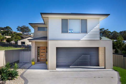 'Banksia Atura' At Tura Beach - Mackay Tourism 0