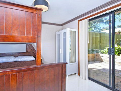 'Beach Break 2', 2/10 Lionel St - Downstairs Unit With Aircon - Mackay Tourism 1