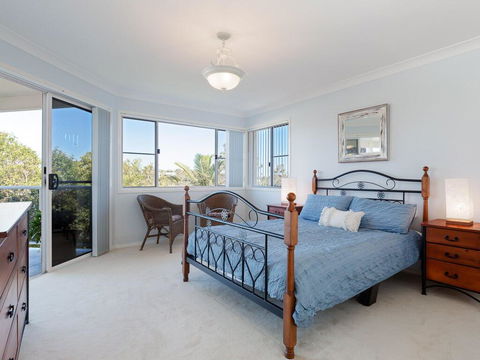 'GrandView', 10 Grandview Close - Huge House With Water Views, Aircon, WIFI, Netflix, Foxtel & Billiard Table - Mackay Tourism 1