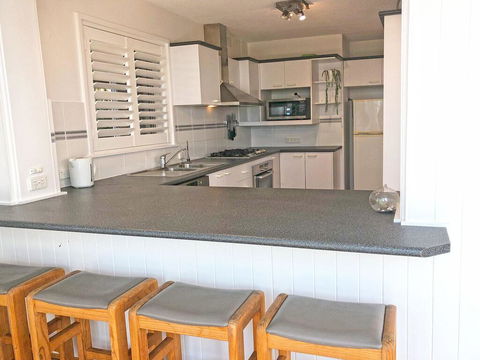 'Mooring One Downstairs', 23 Shoal Bay Rd - Fantastic Ground Floor Duplex With Views, WIFI And Air Conditioning - Mackay Tourism 2