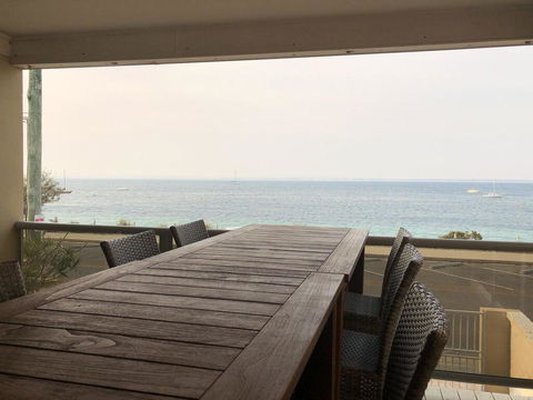 'Mooring Two Upstairs', 23 Shoal Bay Rd - Stunning Views, WIFI, Air Conditioning And Boat Parking - Mackay Tourism 1