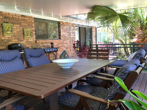 'Sandy Palms' 28 Moorooba Cr - Beautiful Home With Wifi, Air-con And Boat Parking - Mackay Tourism 2