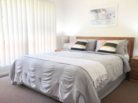 'Sandy Palms' 28 Moorooba Cr - Beautiful Home With Wifi, Air-con And Boat Parking - Mackay Tourism 1