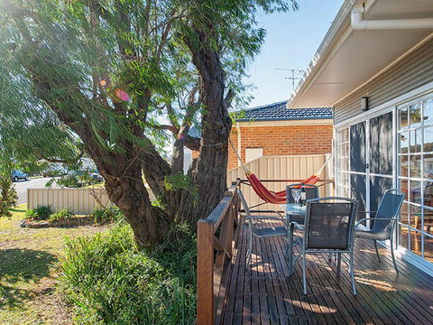 'The Croft' 11 Boulder Bay Rd - Cosy Beach House With Aircon & Only 270m To The Beach - Mackay Tourism 1