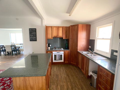 'The Wattles' - True Country Escape Near Wineries - Borenore - Mackay Tourism 1