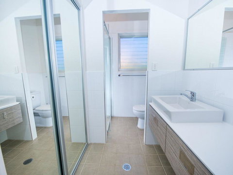 1 'Florida', 5 Lillian Street - 2 Min Walk To Beach, Shops & Restaurants - Mackay Tourism 1