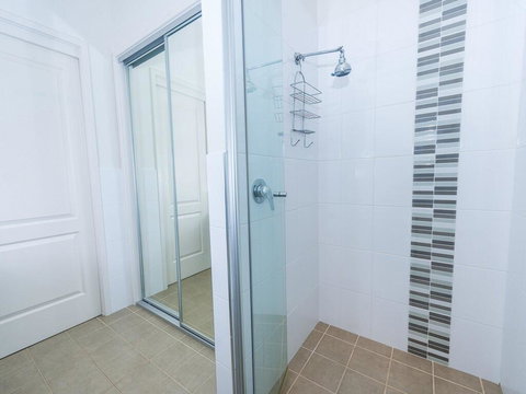 1 'Florida', 5 Lillian Street - 2 Min Walk To Beach, Shops & Restaurants - Mackay Tourism 2