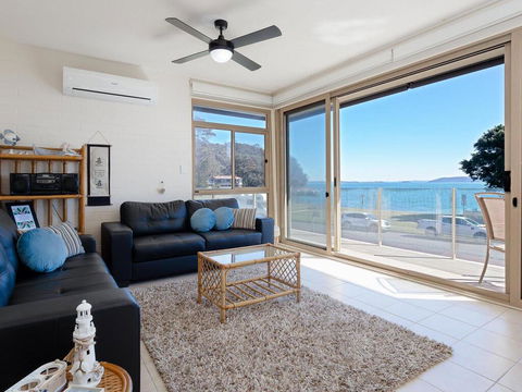 1 'Little Hut', 20 Kurrawa Close - Spectacular Water Views, NBN & Air Conditioned - Mackay Tourism 2