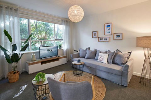1 Bedroom Apt With Parking Stroll To Elwood Beach - Mackay Tourism 0