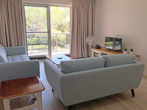 10 'Parkview', 11-13 Catalina Close - Peaceful Park Views - Mackay Tourism 1