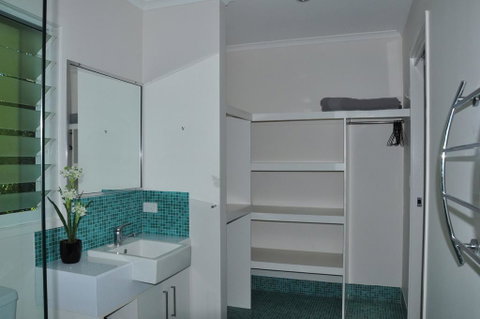 10 Double Island Drive - Modern Family Home, Centrally Located, Swimming Pool & Outdoor Area - Mackay Tourism 2