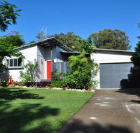 10 Double Island Drive - Modern family home centrally located swimming pool  outdoor area - Mackay Tourism