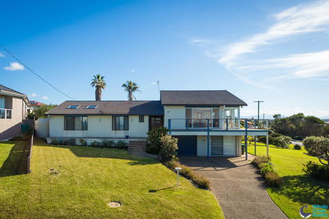 106 Ocean Parade Dalmeny - Mackay Tourism 0