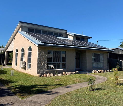 11 Anchovy Street - Tin Can Bay Summer Haven Coastal Retreat - Mackay Tourism 2