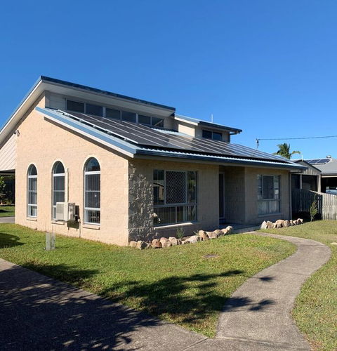 11 Anchovy Street - Tin Can Bay Summer Haven Coastal Retreat - Mackay Tourism 3